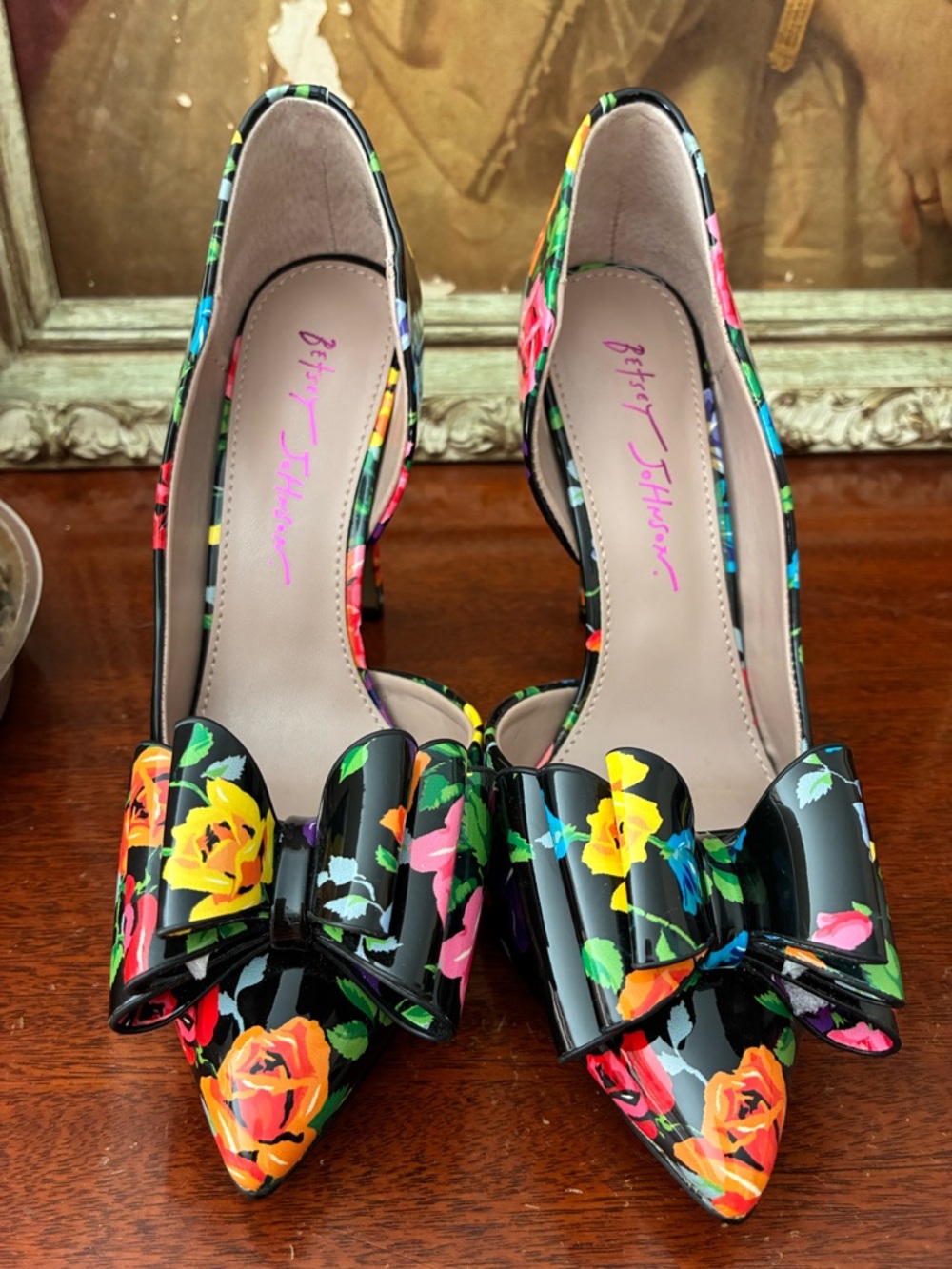 Betsey Johnson Black Floral Pointed-Toe Heels with Bow Accent- Size 6 - Picture 11 of 11